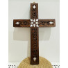 Croix ciselée en bois de conifère, incrustation nacre, Maaloula, Syrie