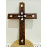 Croix ciselée en bois de conifère, incrustation nacre, Maaloula, Syrie