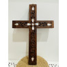 Croix ciselée en bois de conifère, incrustation nacre, Maaloula, Syrie