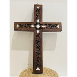 Croix ciselée en bois de...